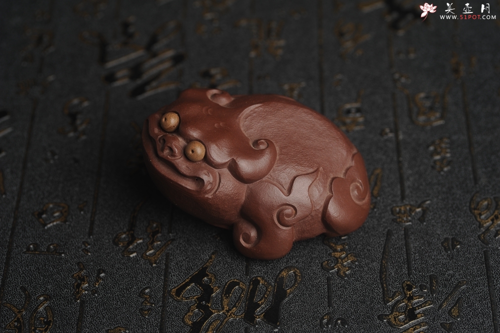 紫砂壶图片：美宠特惠 精工紫泥如意金蟾 长8cm宽6cm高4cm 茶盘尤物 - 美壶网