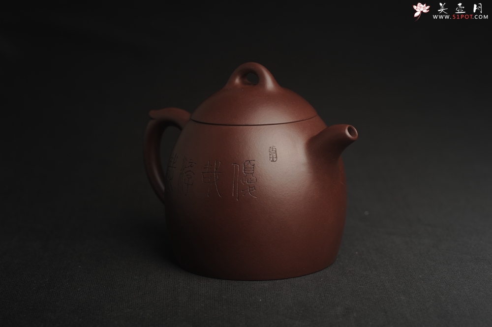 紫砂壶图片：,美壶特惠 精致老紫泥秦权壶 装饰老子出关图 特文气 不输2000元做工 - 美壶网