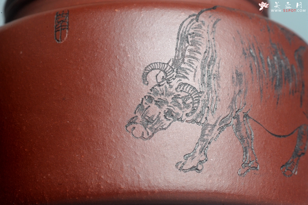 紫砂壶图片：油润黄龙山4号深井红皮龙 全手工德中壶 做工特好 俯甘为孺子牛 - 美壶网