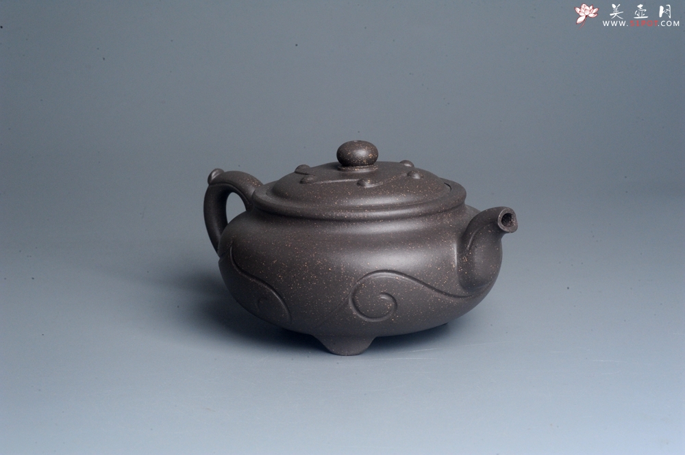 紫砂壶图片：美壶特惠  青灰段泥精工三角如意茶壶 茶具 单壶 - 美壶网