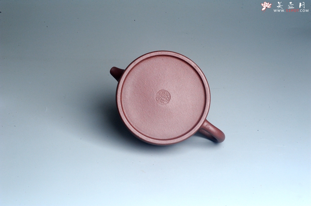 紫砂壶图片：美壶网紫砂壶特惠 精致紫泥手工牛盖井栏茶壶 茶具 - 美壶网