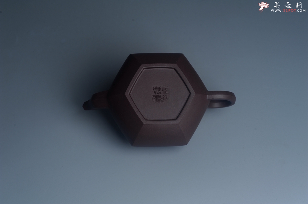 紫砂壶图片：美壶特惠 潜力股凌晨老师 精致紫泥全手工六方君德壶 期待与您结缘 - 美壶网