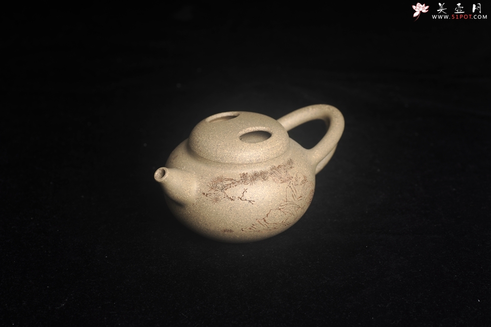 紫砂壶图片：实力派工艺师周斌 品芝麻段泥 全手工牛韵壶 松涛烹雪醒诗梦 竹院浮烟荡俗尘 - 美壶网