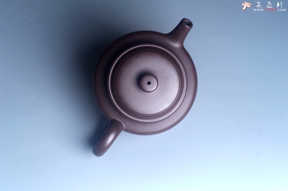 紫砂壶图片：油润底曹青 全手工德中茶壶 装饰人物特文气 - 美壶网