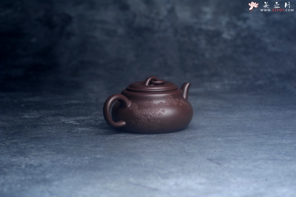 紫砂壶图片：美壶特惠 特好老紫泥墨梅壶 茶人醉爱 - 美壶网