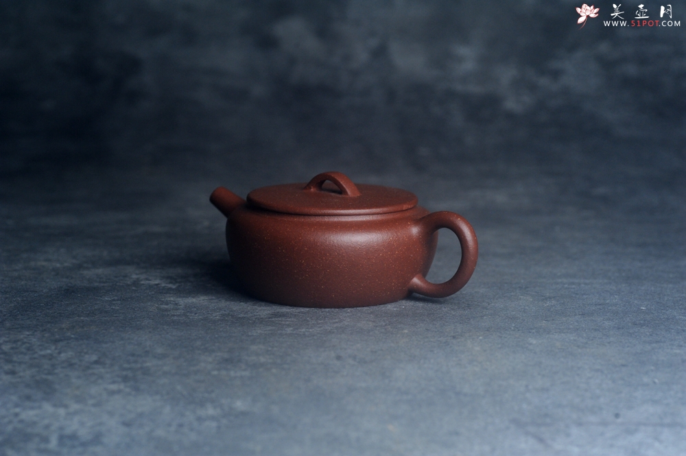 紫砂壶图片：美壶特惠 红降坡泥大口玉扁壶 茶人醉爱 - 美壶网