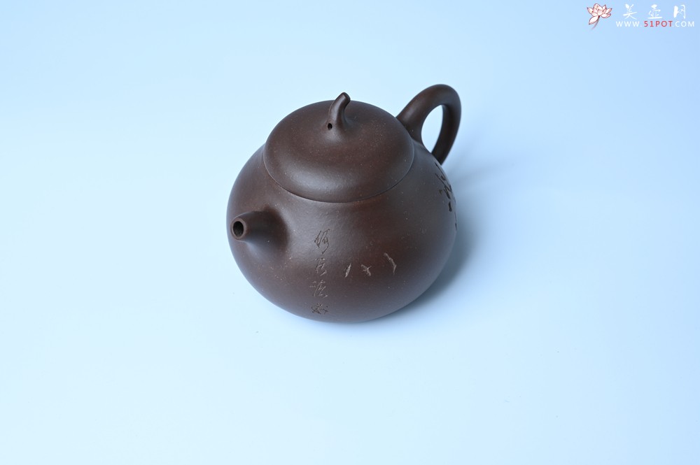 紫砂壶图片：毛国强入室弟子黄云初 特好老紫泥涤心茄段 何水法书法 刘世涛伯陶刻 - 美壶网