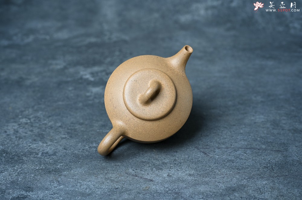 紫砂壶图片：美壶特惠 黄金段泥镜瓦壶 茶人醉爱 - 美壶网