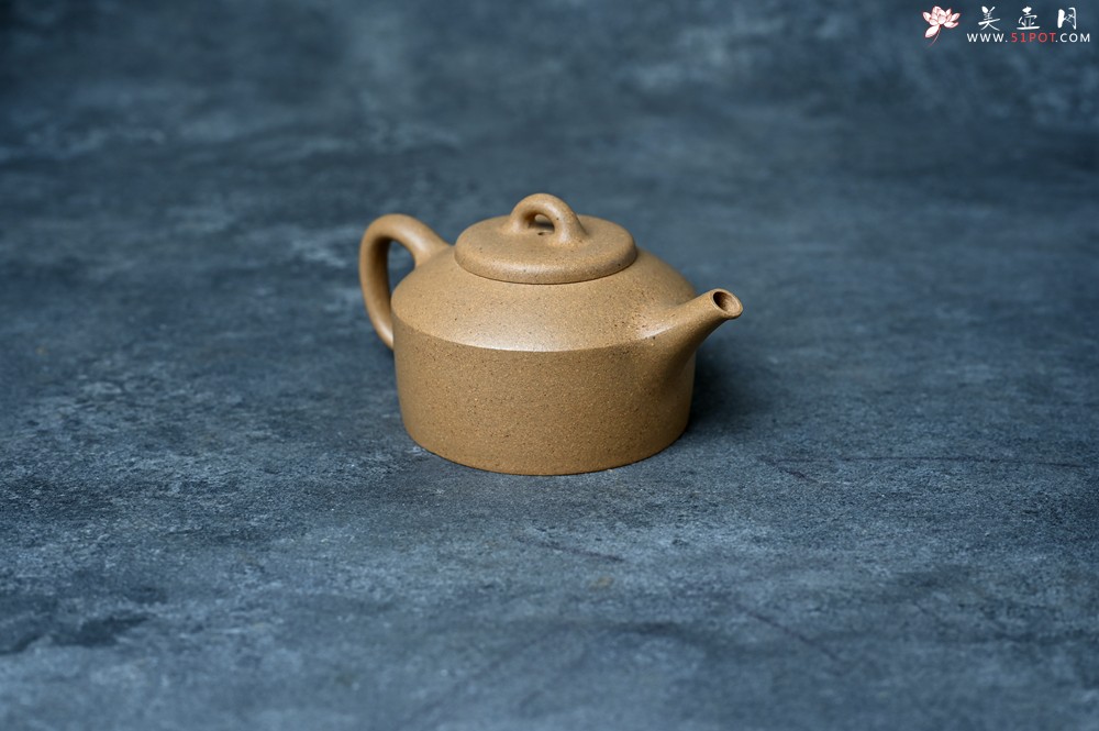 紫砂壶图片：美壶特惠 黄金段泥镜瓦壶 茶人醉爱 - 美壶网