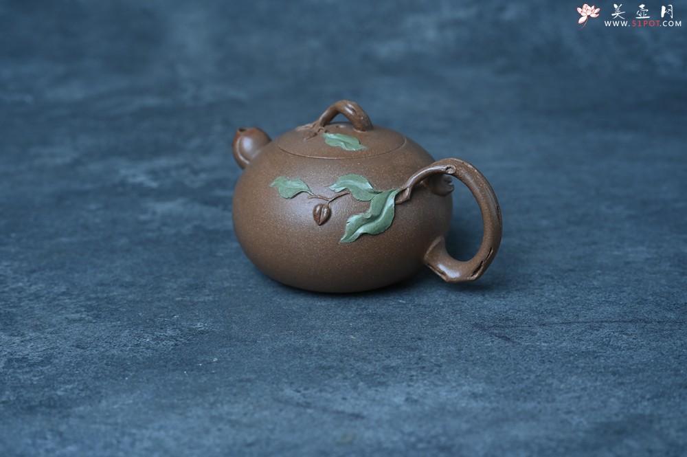 紫砂壶图片：美壶特惠 潜力股董静老师老段泥双色寿桃壶 茶人醉爱 - 美壶网