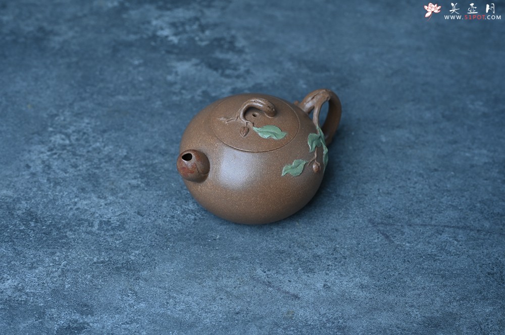 紫砂壶图片：美壶特惠 潜力股董静老师老段泥双色寿桃壶 茶人醉爱 - 美壶网