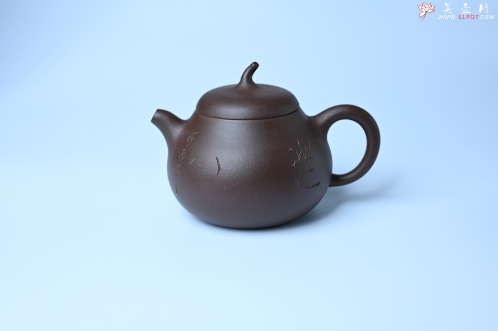 紫砂壶图片：毛国强入室弟子黄云初 特好老紫泥涤心茄段 何水法书法 刘世涛伯陶刻 - 美壶网