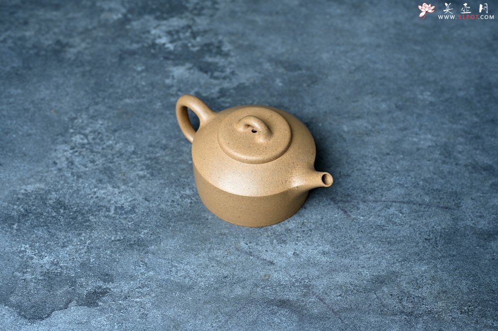 紫砂壶图片：美壶特惠 黄金段泥镜瓦壶 茶人醉爱 - 美壶网