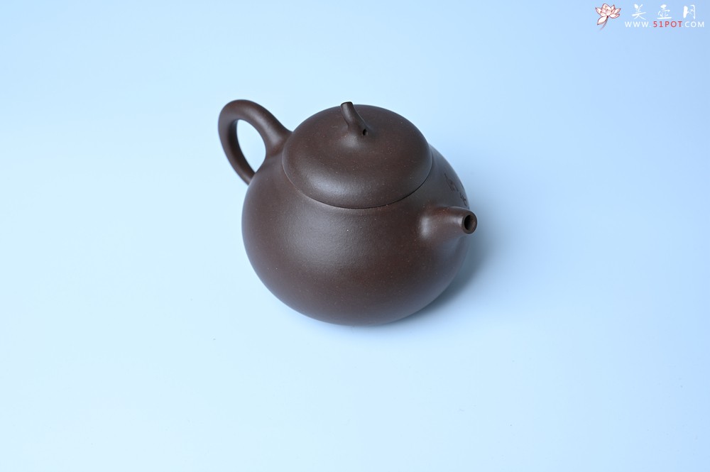 紫砂壶图片：毛国强入室弟子黄云初 特好老紫泥涤心茄段 何水法书法 刘世涛伯陶刻 - 美壶网