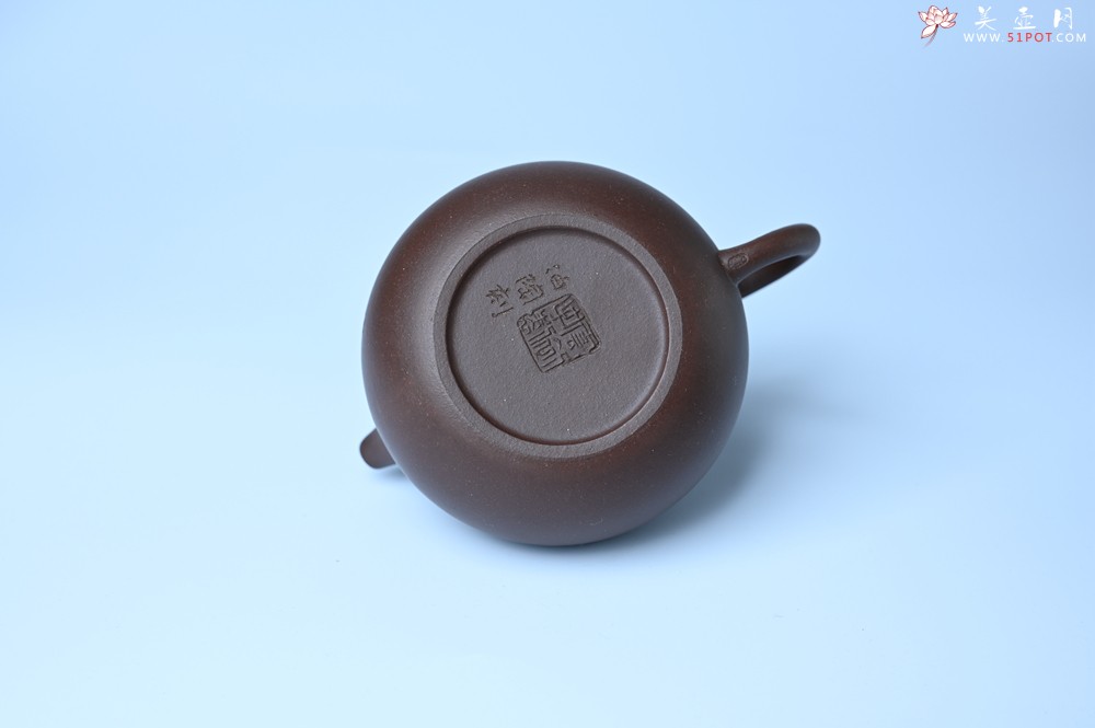 紫砂壶图片：毛国强入室弟子黄云初 特好老紫泥涤心茄段 何水法书法 刘世涛伯陶刻 - 美壶网