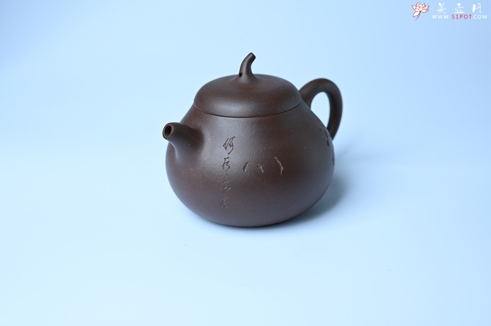 紫砂壶图片：毛国强入室弟子黄云初 特好老紫泥涤心茄段 何水法书法 刘世涛伯陶刻 - 美壶网