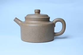 紫砂壶图片：高温油润黄龙山本山老段泥 全手工德中壶 做工特好 - 美壶网