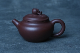 紫砂壶图片：特好老紫泥全手工寿桃壶 茶人醉爱 - 美壶网