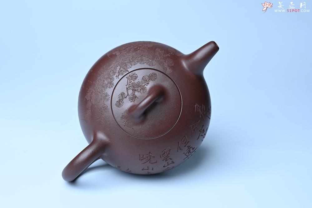 紫砂壶图片：油润底槽清 卡盖难度大 全手工半月紫砂壶  君臣一梦,今古空名 但远山长,云山乱,晓山青 - 美壶网