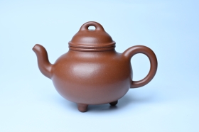 紫砂壶图片：潜力股周小培老师 特好清水泥全手工过桥乳鼎壶 期待与您结缘 - 美壶网