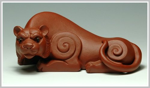 茶宠雕塑紫砂壶 流线伏虎 原矿红泥