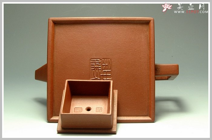 紫砂壶图片：全手压盖四方 - 美壶网