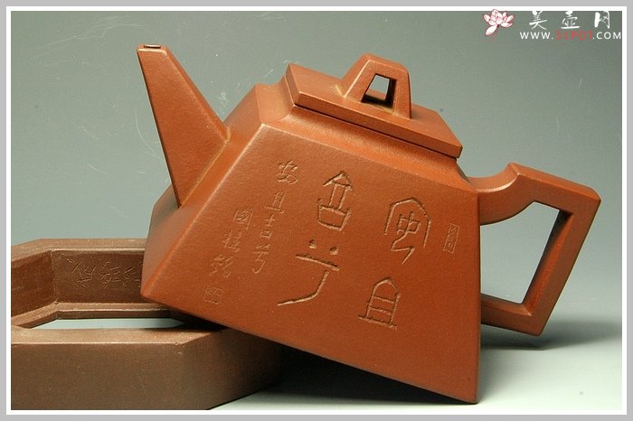 紫砂壶图片：全手压盖四方 - 美壶网