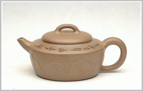 王余平紫砂壶 婉约厚韵之莲影 原矿段泥