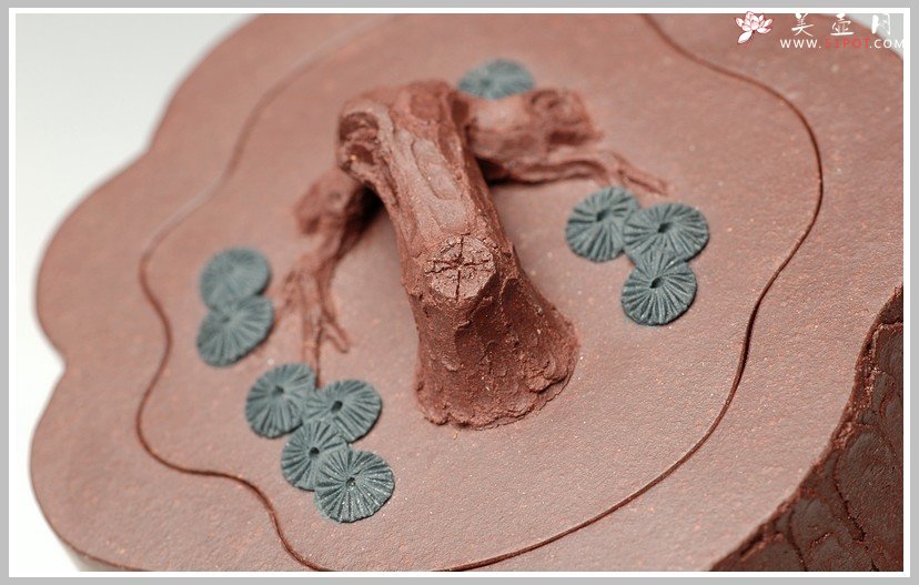 紫砂壶图片：全手花货精品之松竹常青2 - 美壶网