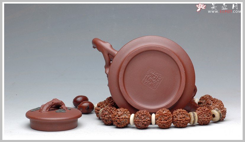 紫砂壶图片：实用把玩佳品    松梅情深 - 美壶网