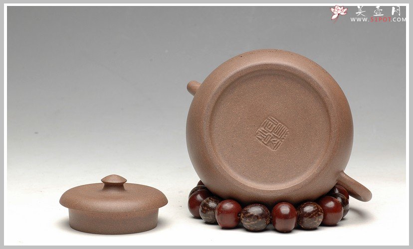 紫砂壶图片：经典 拙味 全手浅刻山水龙蛋 - 美壶网