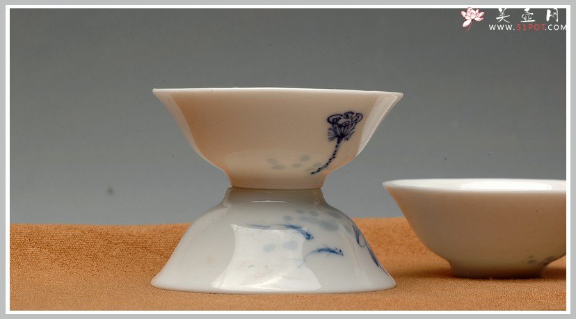 紫砂壶图片：鱼戏小杯 雅致 功夫茶小杯 - 美壶网