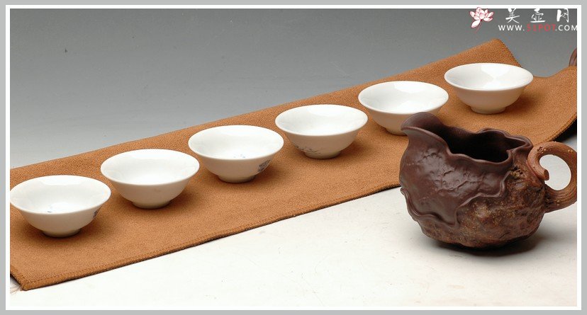 紫砂壶图片：鱼戏小杯 雅致 功夫茶小杯 - 美壶网