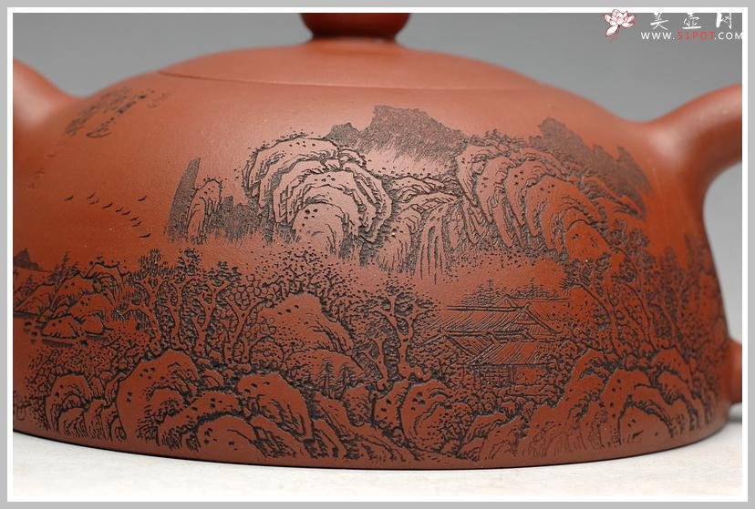 紫砂壶图片：通景山水 经典 全手半月 辛卯年力作 - 美壶网