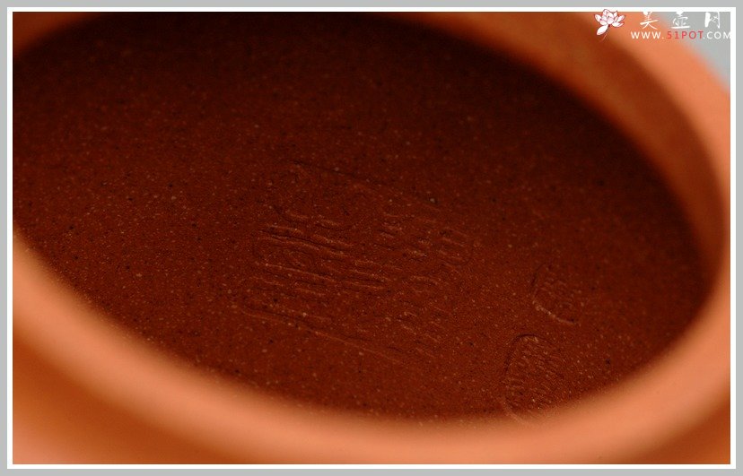 紫砂壶图片：饱满厚重 高古聚德 优质烁金降坡泥 全手代表作高士壶 张听刚老师装饰 - 美壶网