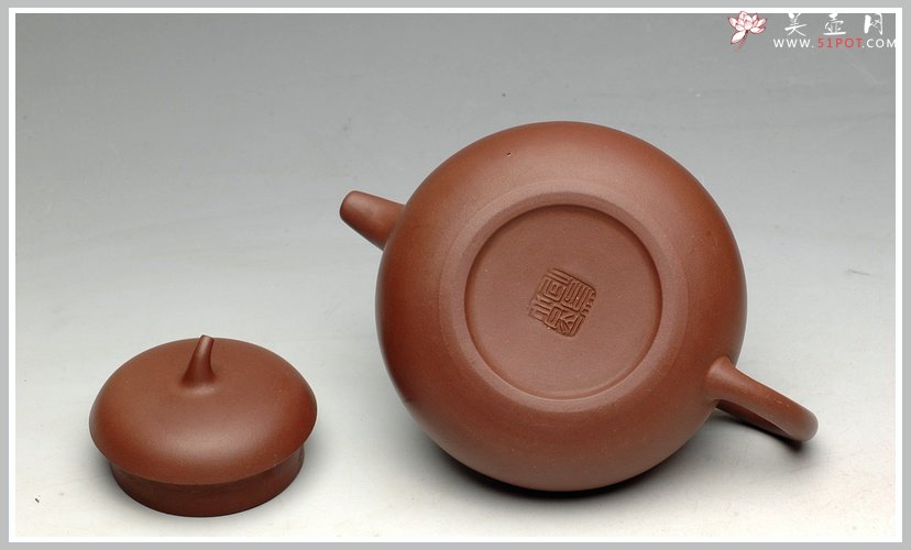 紫砂壶图片：【瑕疵特价】优雅之风 和石刻绘潘天寿兰花盘 全手紫泥茄段 - 美壶网