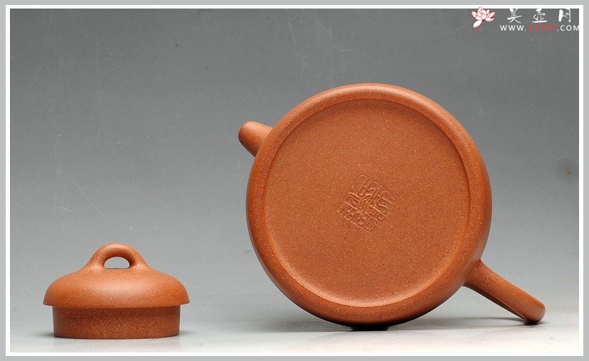 紫砂壶图片：饱满厚重 高古聚德 优质烁金降坡泥 全手代表作高士壶 张听刚老师装饰 - 美壶网