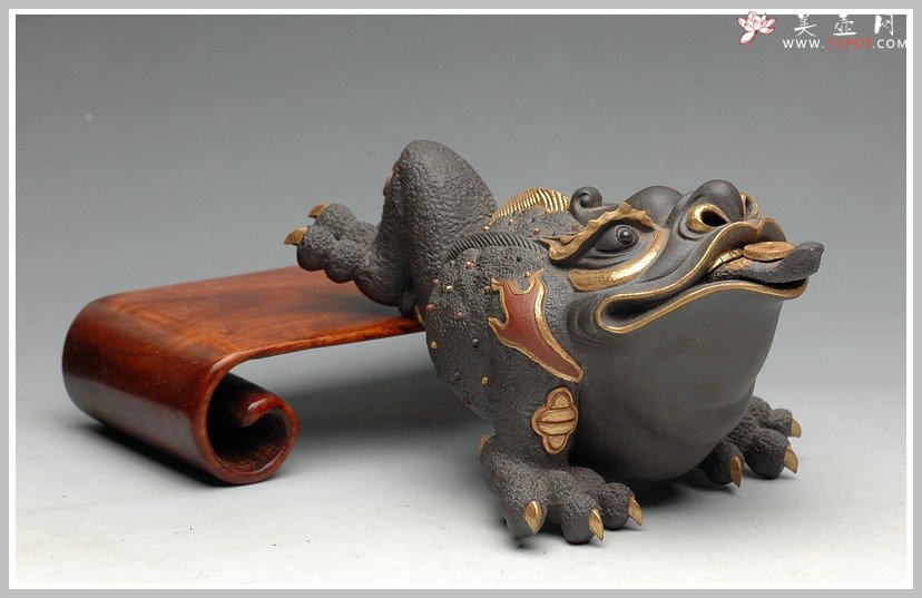 紫砂壶图片：金蟾之王 24纯金 霸气 精品雕塑 做工精细 - 美壶网