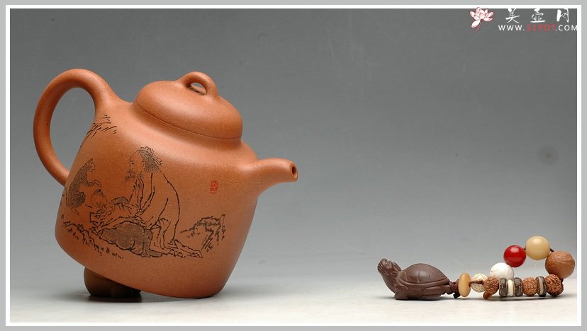 紫砂壶图片：饱满厚重 高古聚德 优质烁金降坡泥 全手代表作高士壶 张听刚老师装饰 - 美壶网