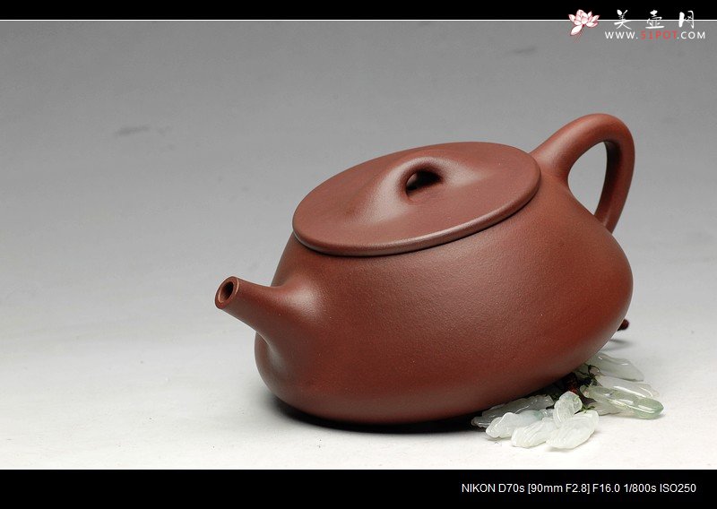 紫砂壶图片：器形周正 饱满精神  全手中石瓢 - 美壶网