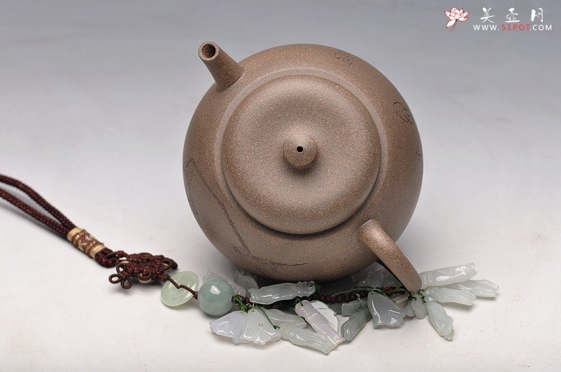 紫砂壶图片：经典中的经典 墨陶刻绘精品莲蓬鸟 万工经典之作 全手莲蓬龙蛋 新年龙运亨通 - 美壶网