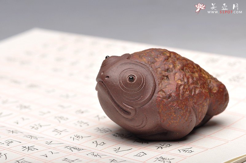 紫砂壶图片：憨态可掬 意趣之五彩金蟾 - 美壶网