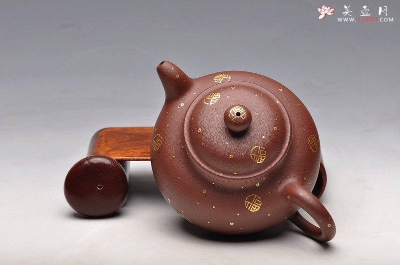 紫砂壶图片：线条优美 浑圆饱满 描真金 全手福莲 杀茶利器 - 美壶网