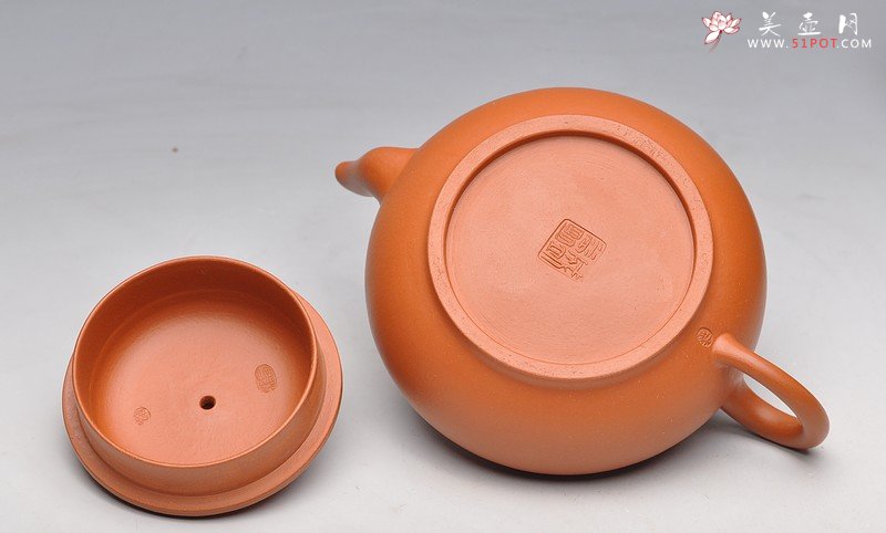 紫砂壶图片：典雅优美 优质朱泥 全手工三弯宫灯 - 美壶网