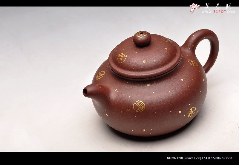 紫砂壶图片：线条优美 浑圆饱满 描真金 全手福莲 杀茶利器 - 美壶网