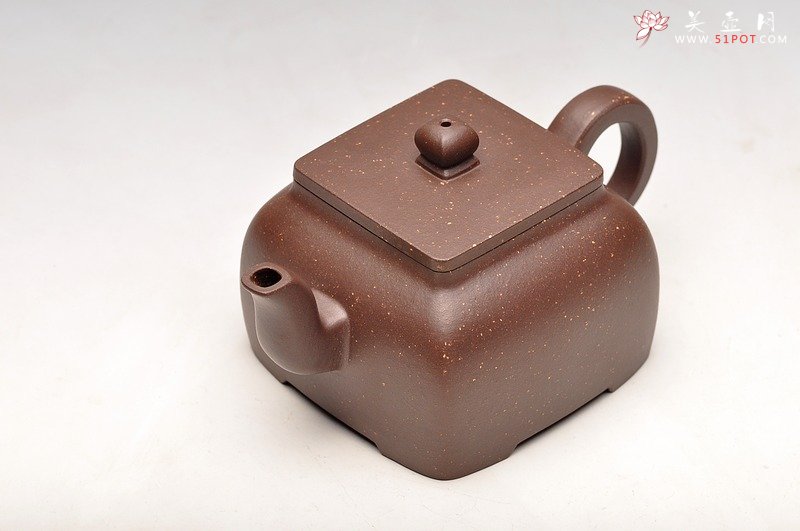 紫砂壶图片：工精实力派 方圆体味 老味紫泥 全手简洁小四方 - 美壶网