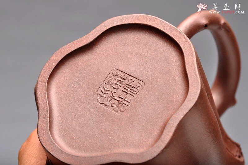 紫砂壶图片：一对高矮胖瘦绝配：） 清水泥和地槽青 全手梅花单杯  - 美壶网