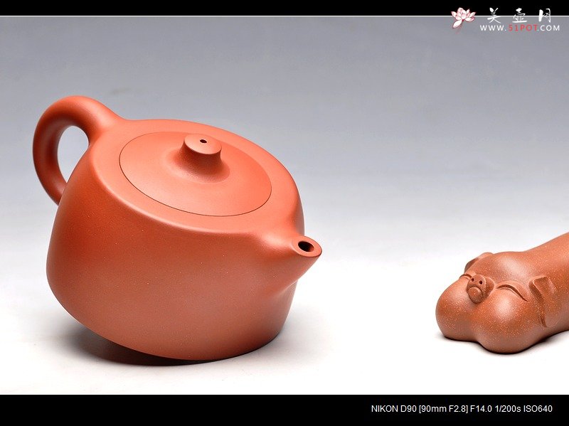 紫砂壶图片：非常有特色的 全手嵌盖天际 敦厚可人 - 美壶网