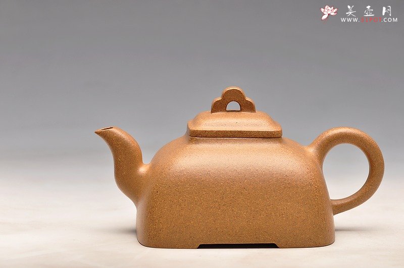 紫砂壶图片：实力派何卫枫 辛卯年巨献新品 全手工孤菱 气度不凡 - 美壶网