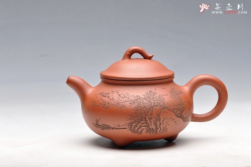 紫砂壶图片：优质红皮龙 出水如柱 李氏山水 三足如意 - 美壶网